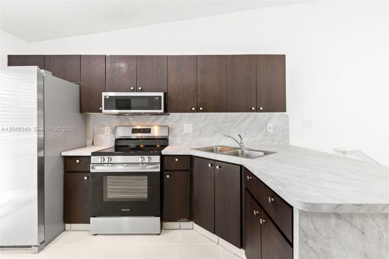 6823 W 36th Ave, Unit 201, Hialeah, FL 33018 Photo