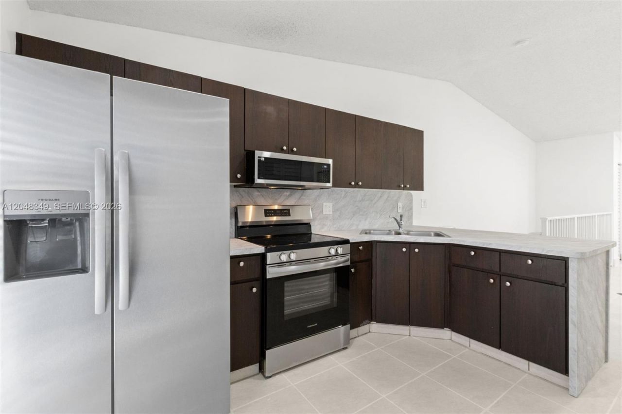 6823 W 36th Ave, Unit 201, Hialeah, FL 33018 Photo