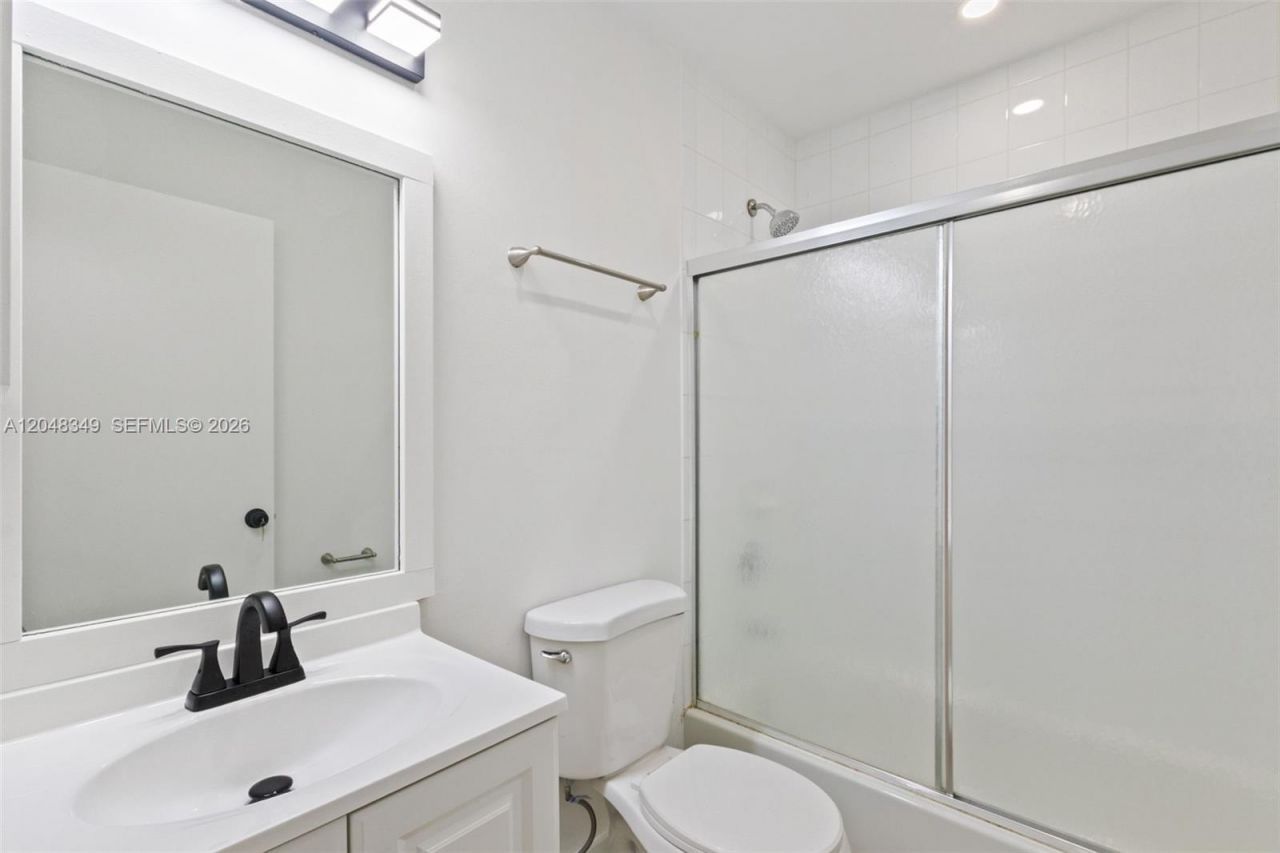 6823 W 36th Ave, Unit 201, Hialeah, FL 33018 Photo