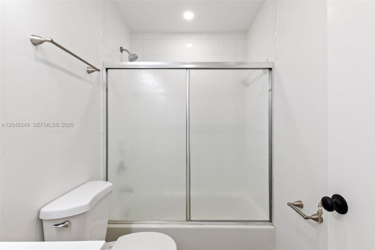 6823 W 36th Ave, Unit 201, Hialeah, FL 33018 Photo