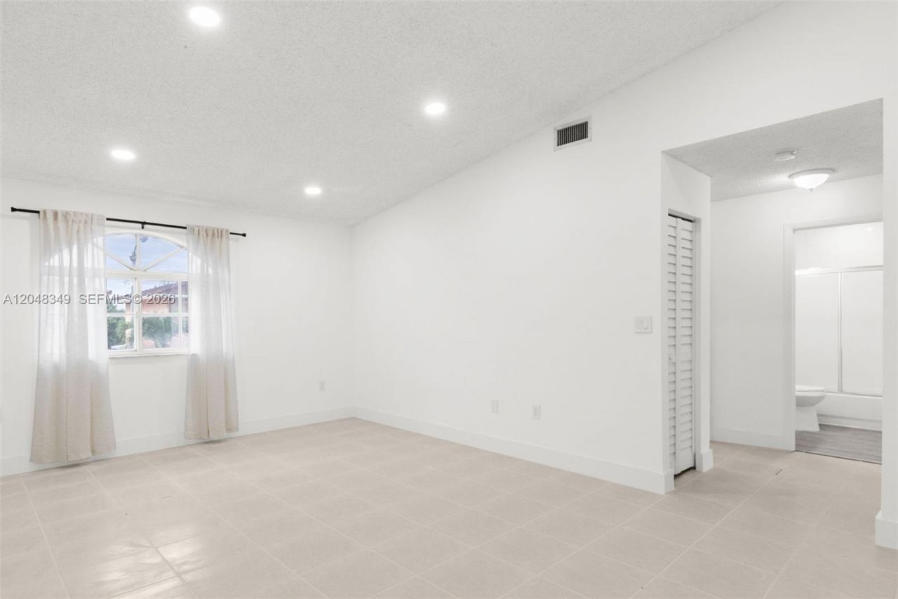 6823 W 36th Ave, Unit 201, Hialeah, FL 33018 Photo