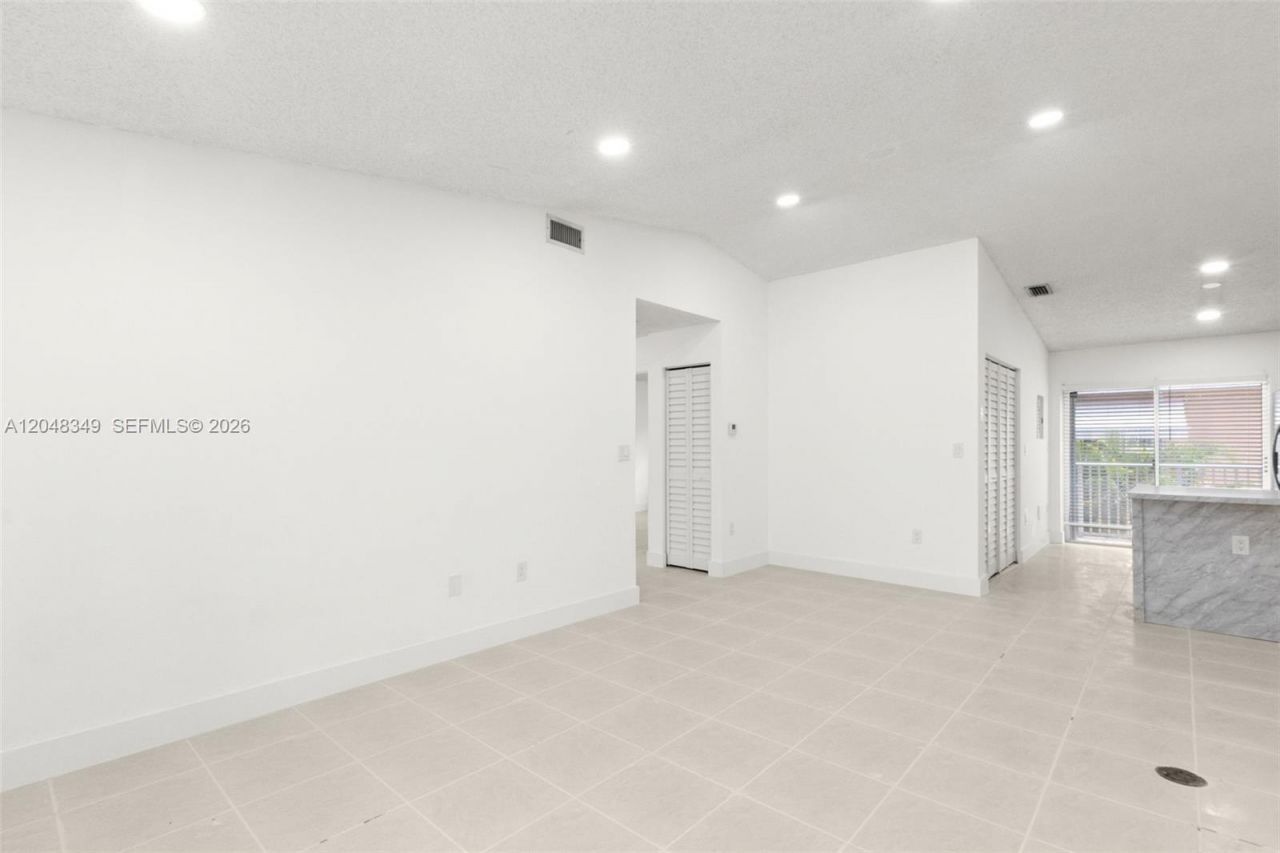 6823 W 36th Ave, Unit 201, Hialeah, FL 33018 Photo