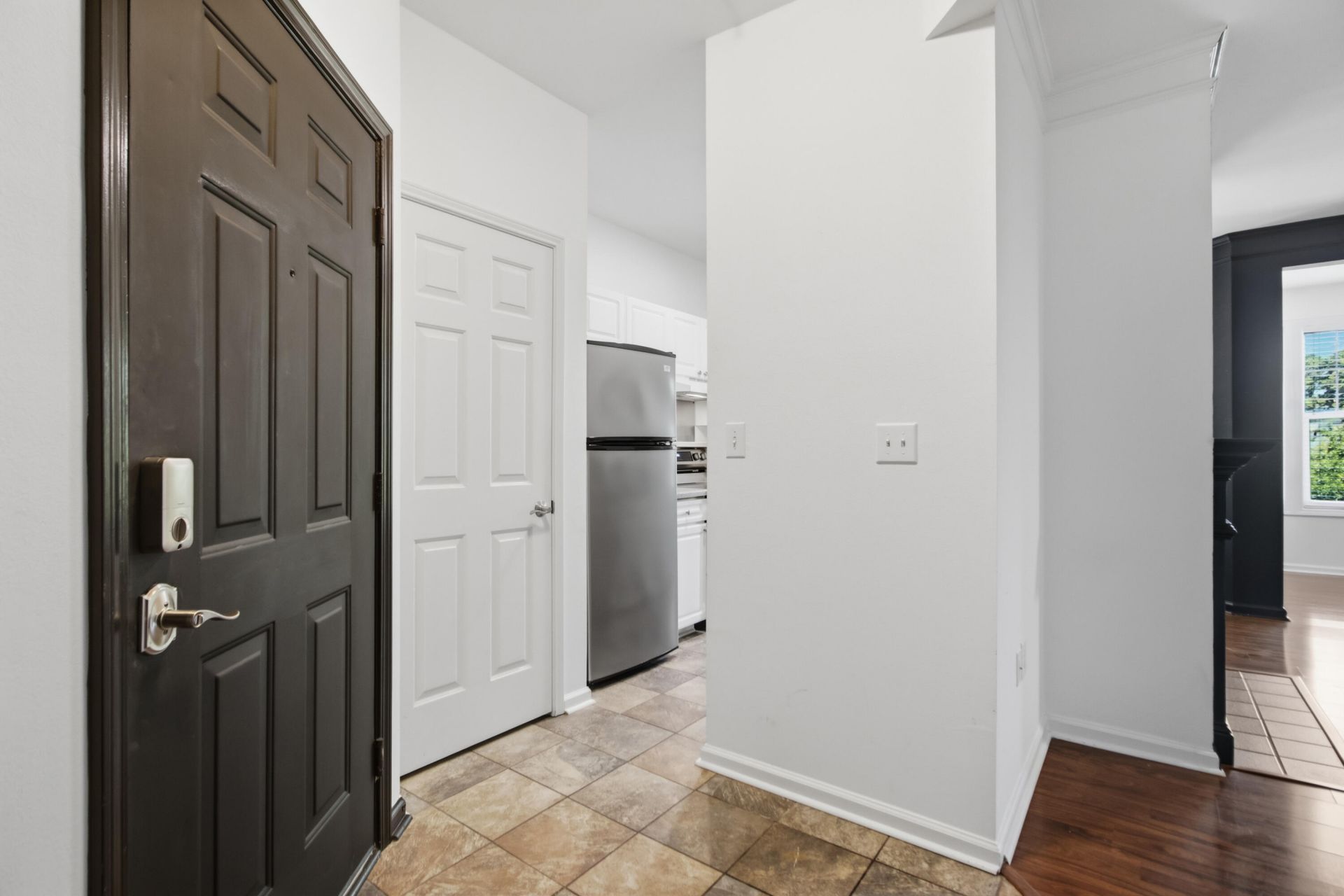 1931 Chatelain Way Photo 13