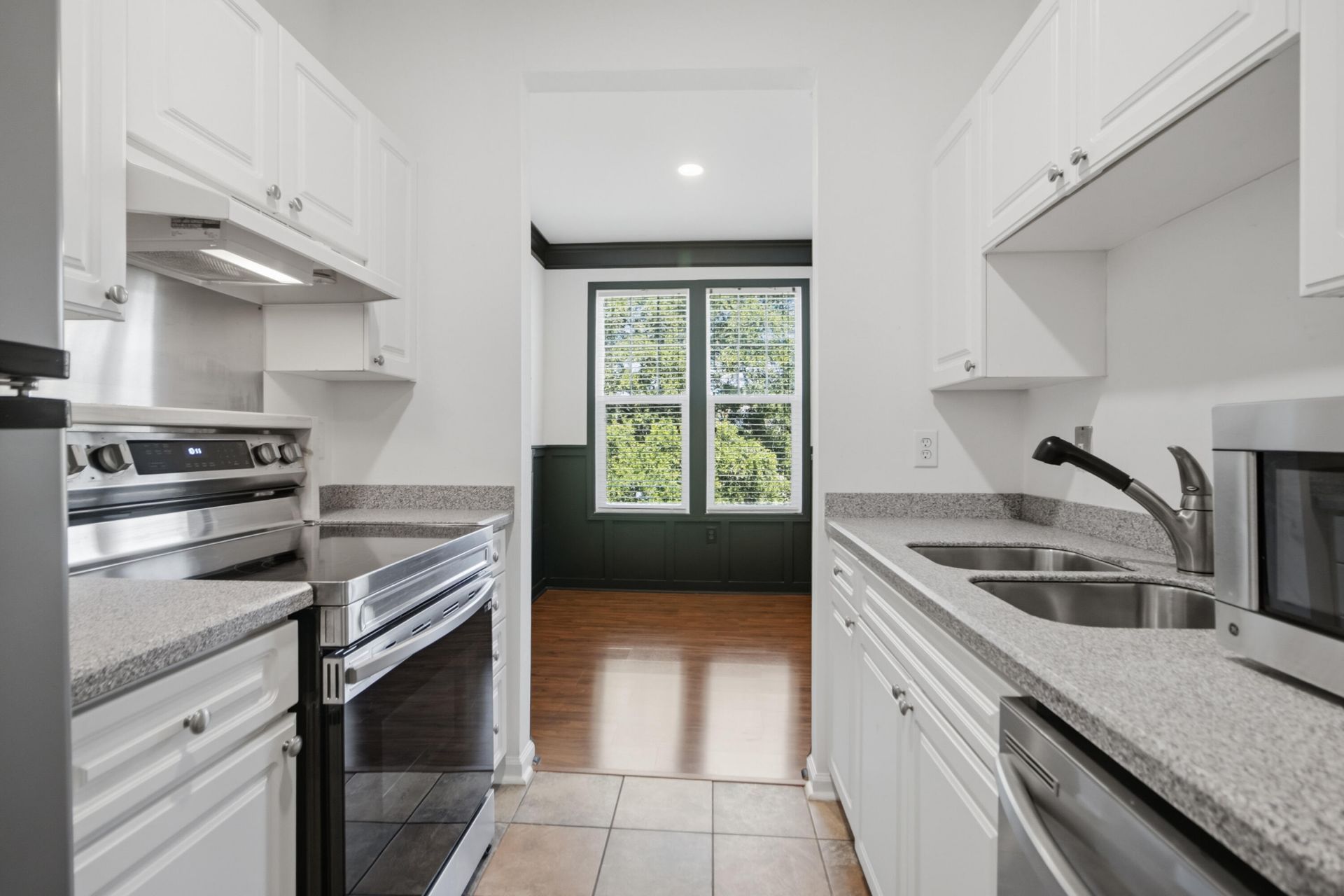 1931 Chatelain Way Photo 15
