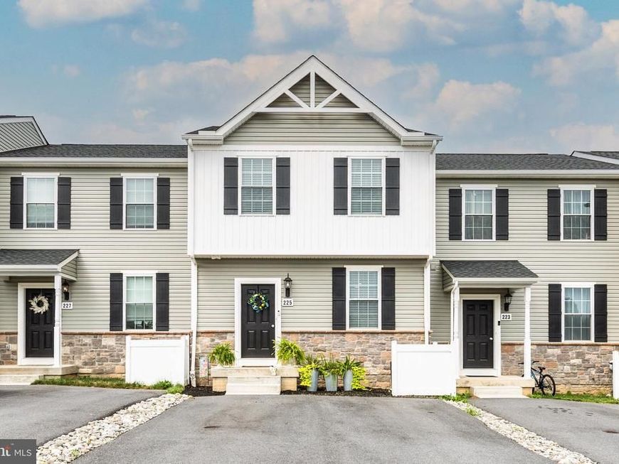 225 Holstein Drive, Hanover, PA 17331 Main Photo