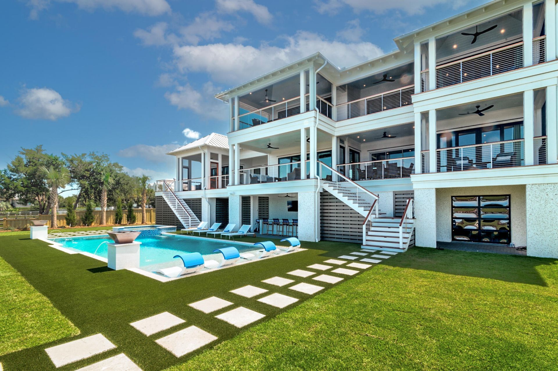 305 Palm Boulevard Photo 11