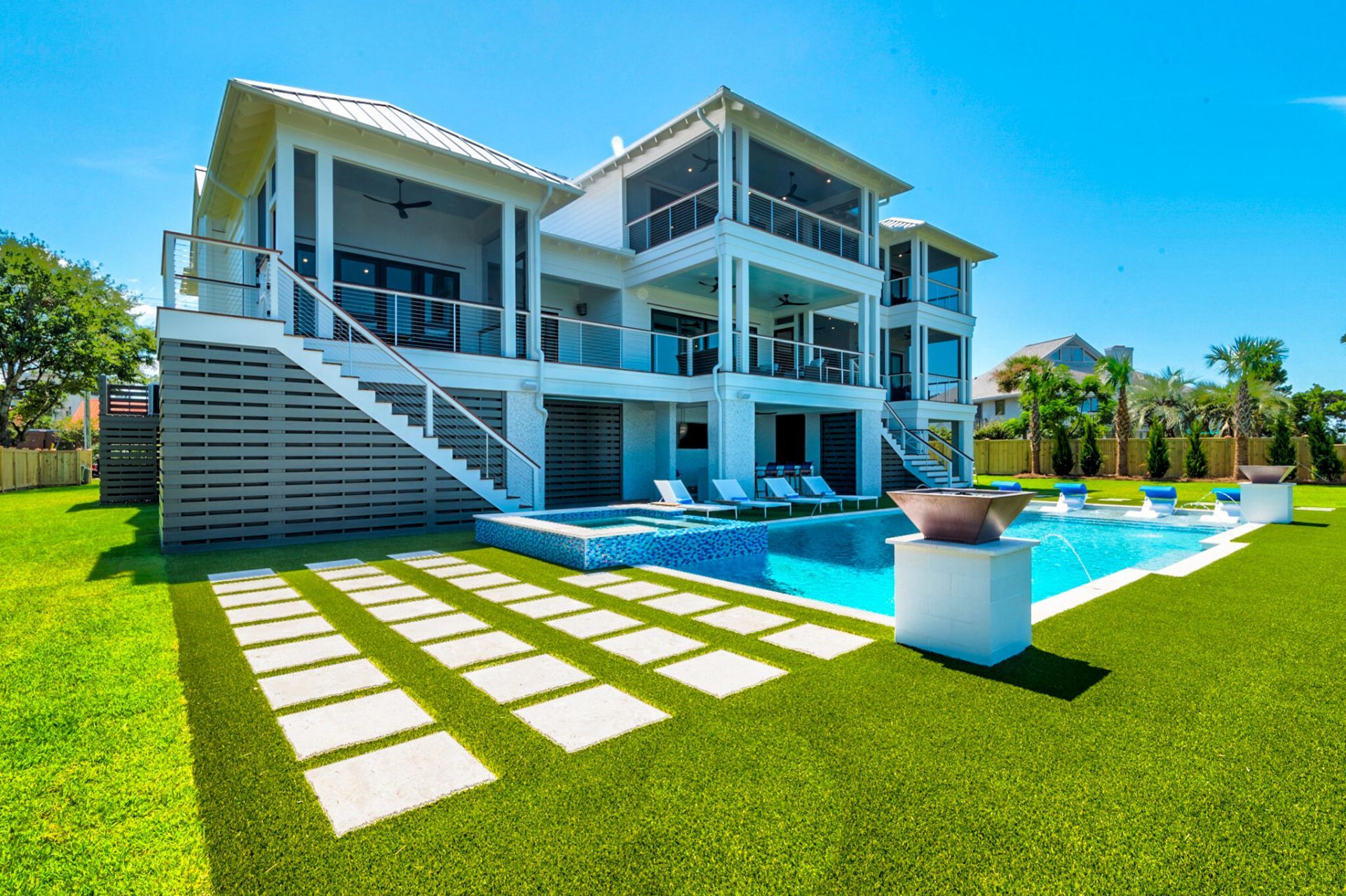 305 Palm Boulevard Photo 12