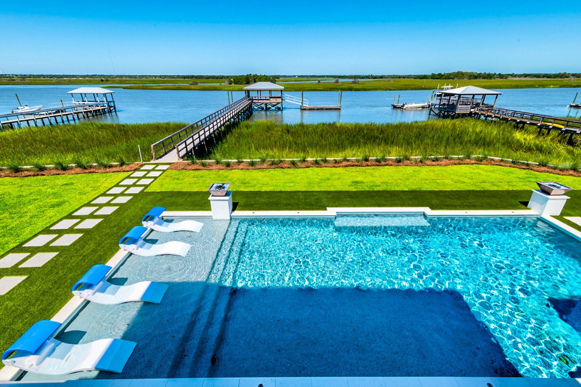 305 Palm Boulevard Photo 13