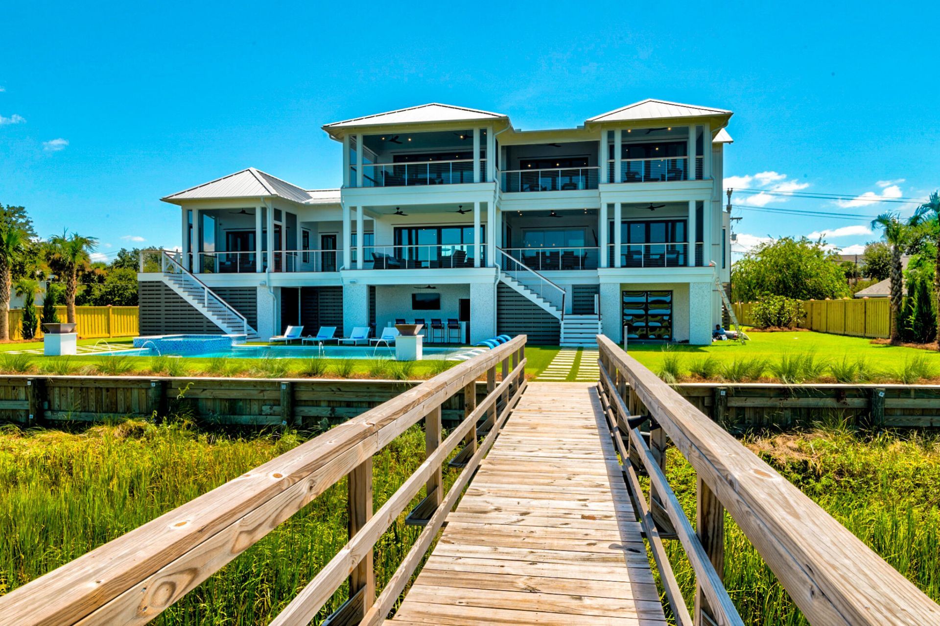305 Palm Boulevard Photo 17