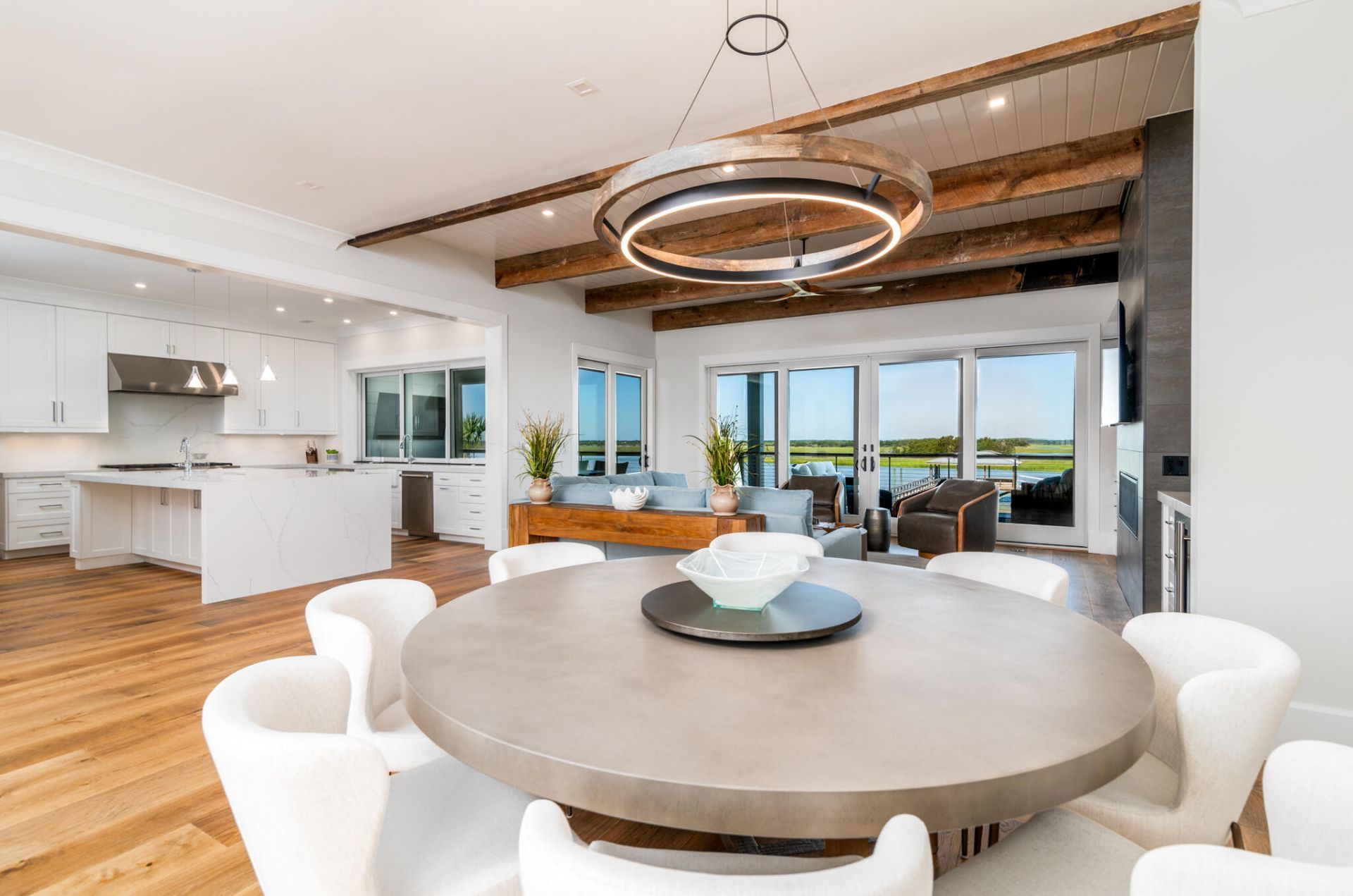 305 Palm Boulevard Photo 19