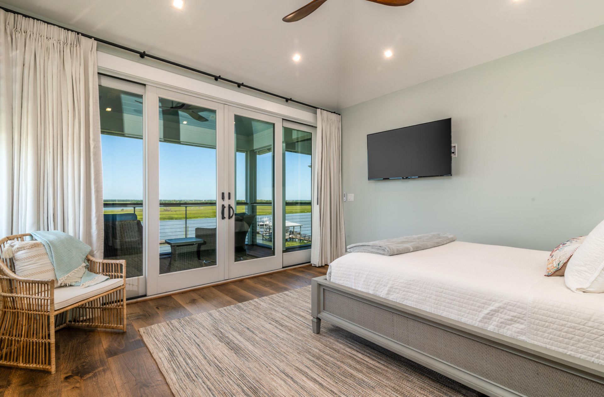 305 Palm Boulevard Photo 48