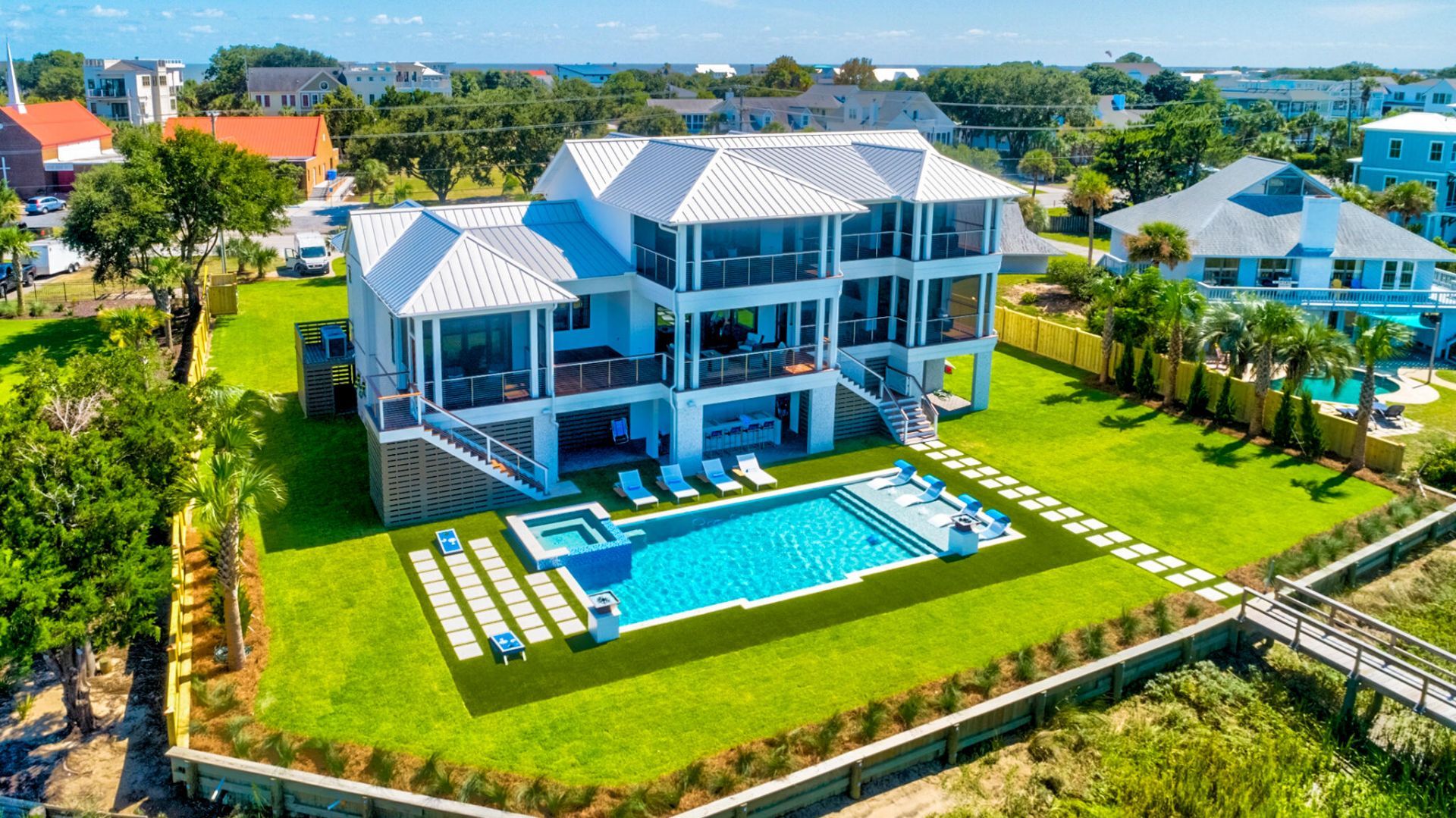 305 Palm Boulevard Photo 5