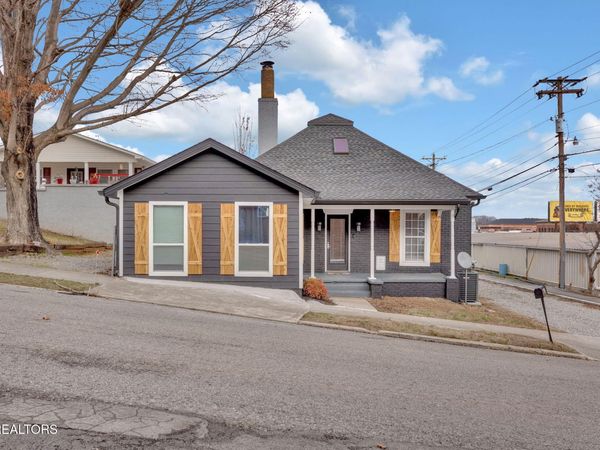 107 N C St, Lenoir City, TN 37771