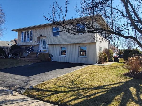 123 Southern Parkway , Plainview, NY 11803