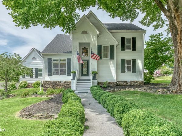 106 Woodbriar Drive, Johnson City, TN 37604