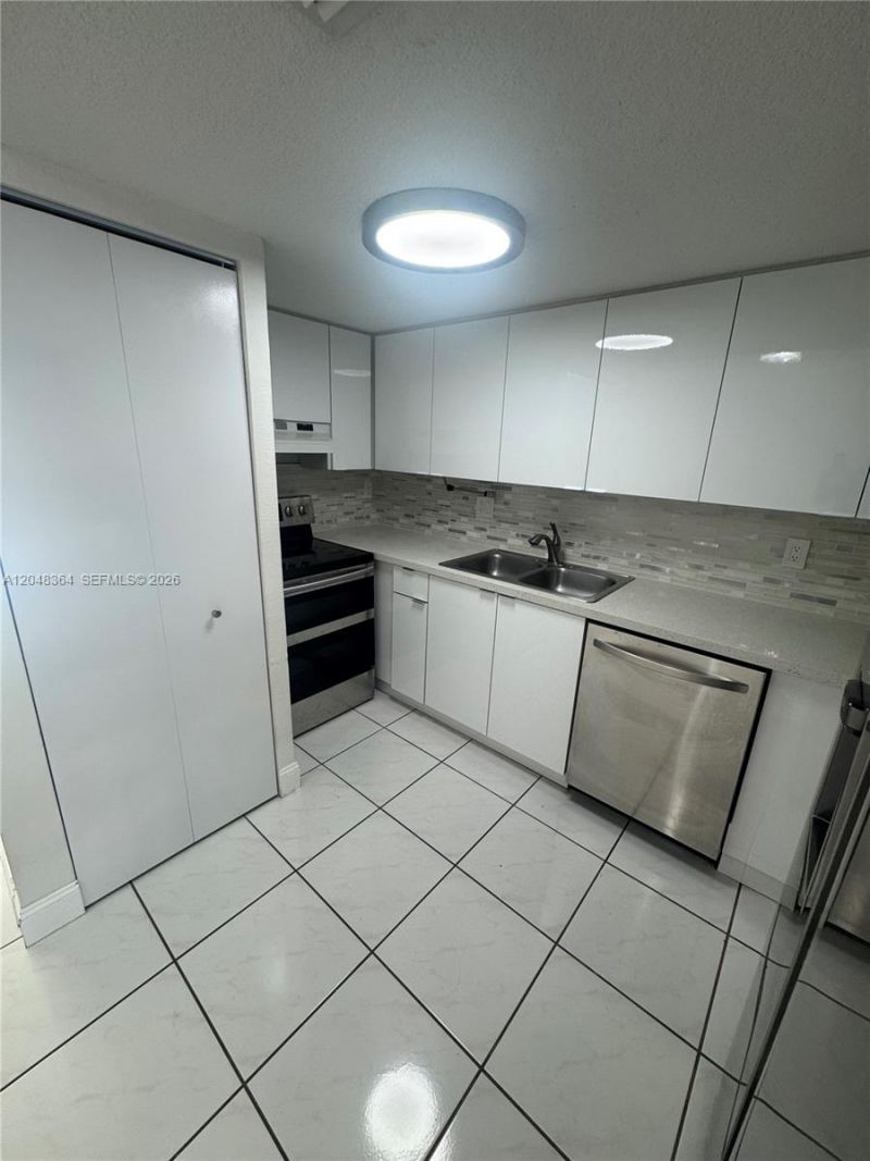 6926 NW 166th Ter, Unit 1302, Miami Lakes, FL 33014 Photo