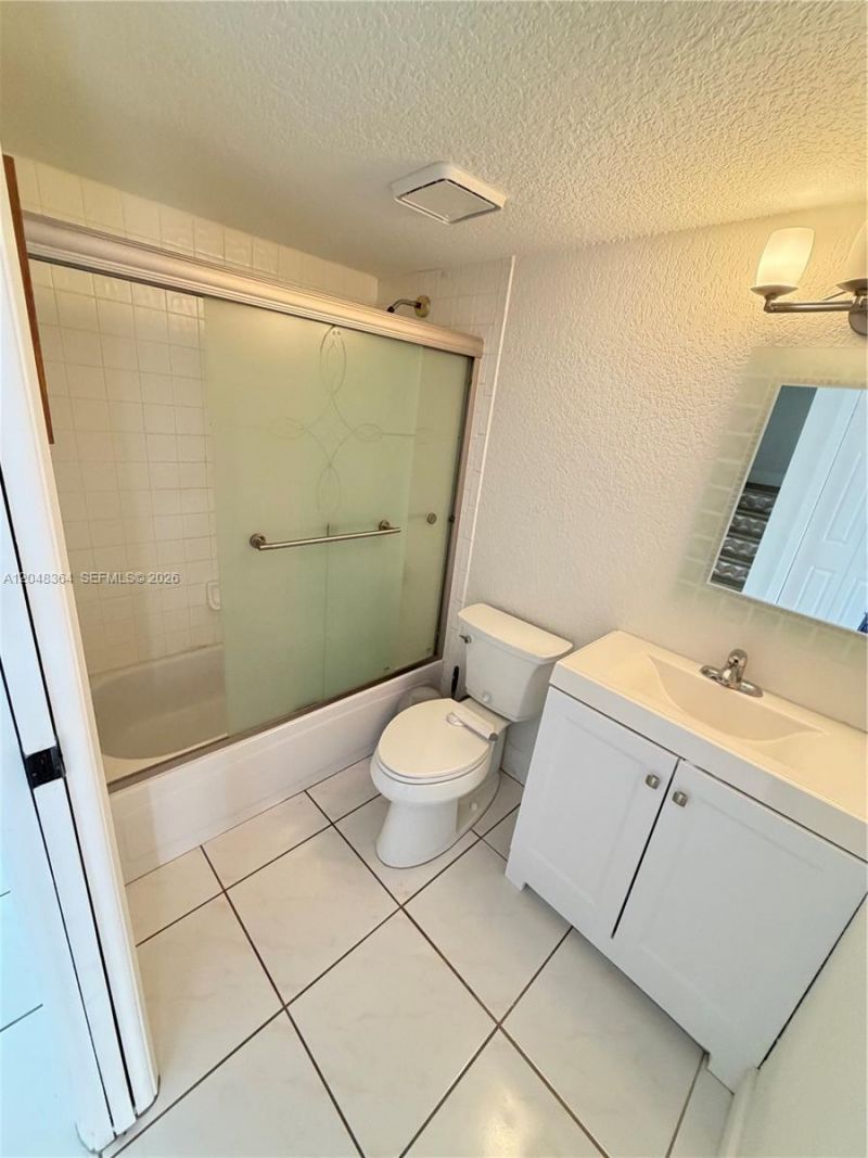 6926 NW 166th Ter, Unit 1302, Miami Lakes, FL 33014 Photo