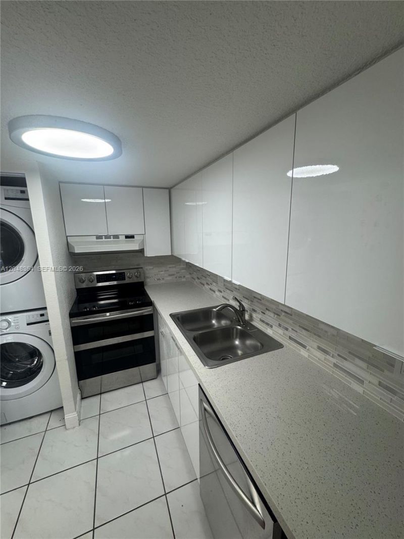 6926 NW 166th Ter, Unit 1302, Miami Lakes, FL 33014 Photo