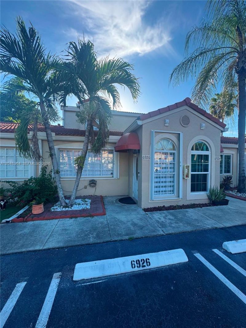 6926 NW 166th Ter, Unit 1302, Miami Lakes, FL 33014 Photo