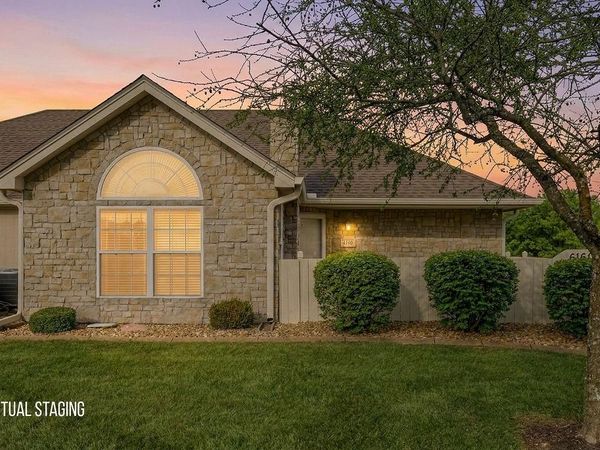 6160 NE Kensington Drive, Lee's Summit, MO 64064