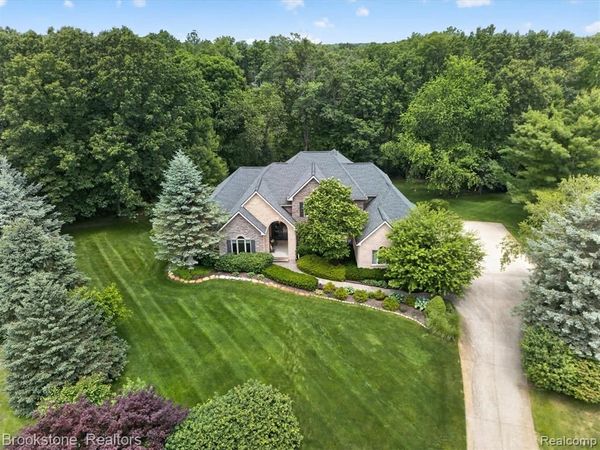 1330 Corey Cove, White Lake Twp, MI 48383