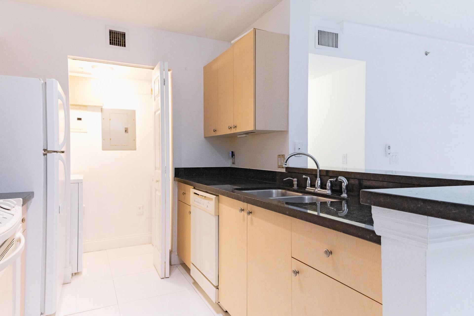 2451 E Centergate Drive, Unit 208, Miramar, FL 33025 Photo