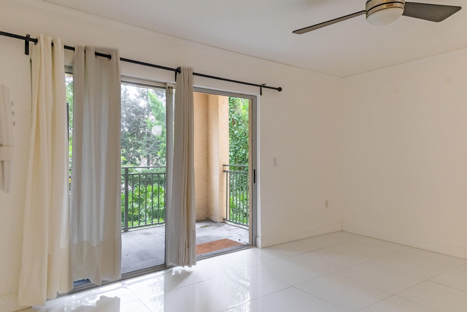 2451 E Centergate Drive, Unit 208, Miramar, FL 33025 Photo