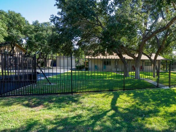 718 EASTVIEW DR, Canyon Lake, TX 78133