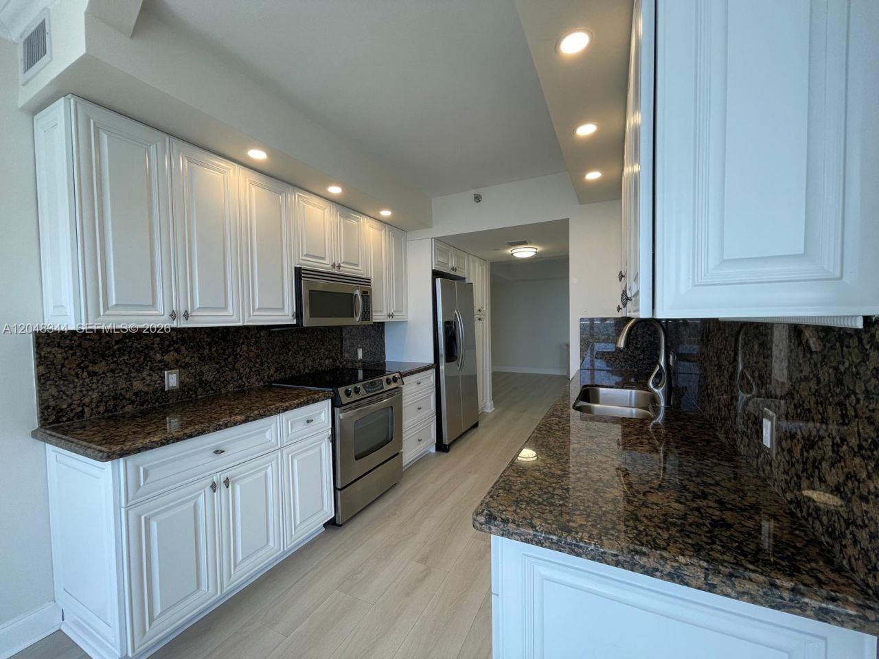 20281 E Country Club Dr, Unit 2104, Aventura, FL 33180 Photo