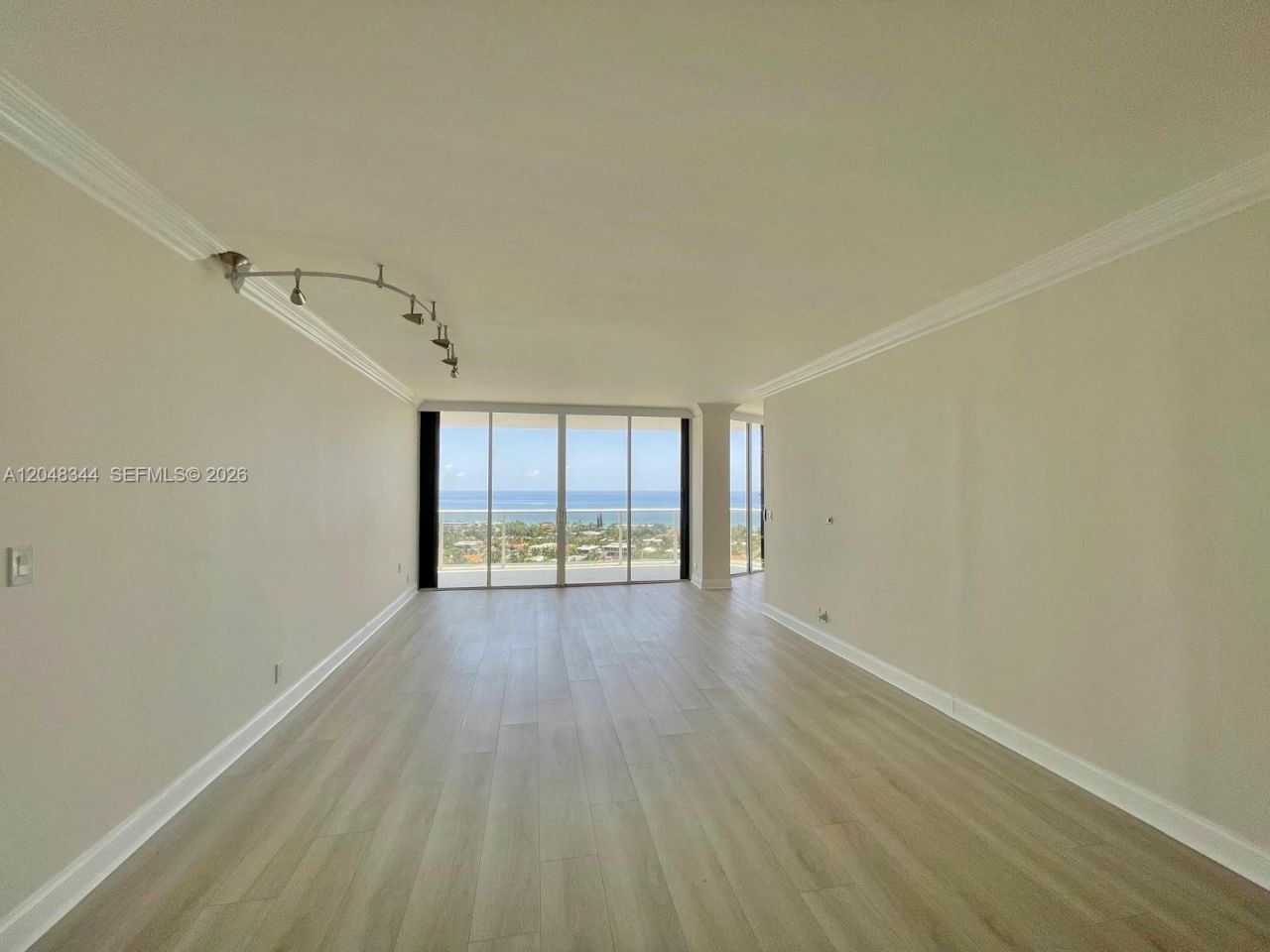 20281 E Country Club Dr, Unit 2104, Aventura, FL 33180 Photo