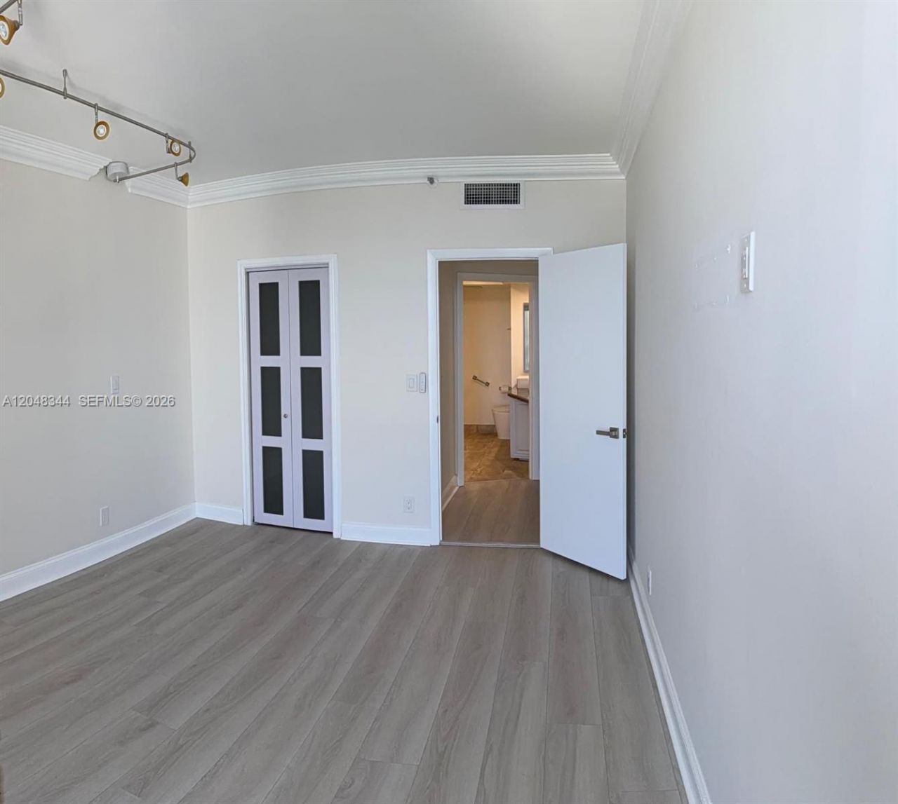 20281 E Country Club Dr, Unit 2104, Aventura, FL 33180 Photo