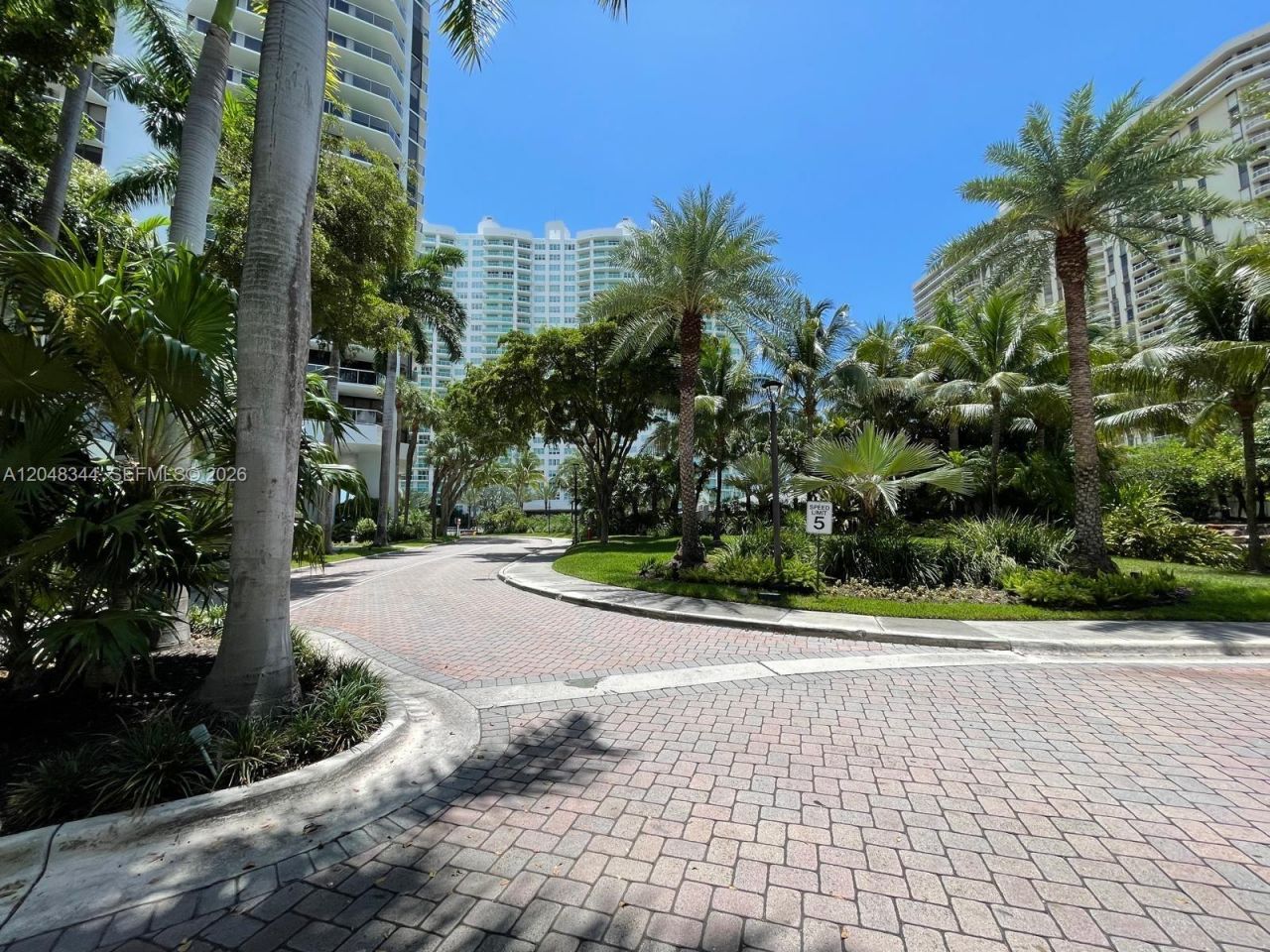 20281 E Country Club Dr, Unit 2104, Aventura, FL 33180 Photo