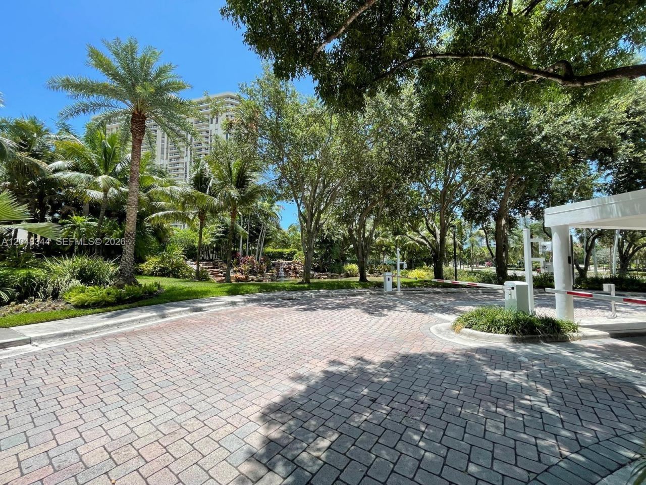 20281 E Country Club Dr, Unit 2104, Aventura, FL 33180 Photo
