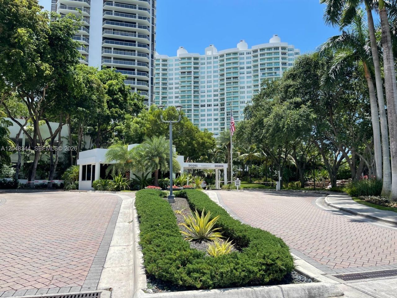 20281 E Country Club Dr, Unit 2104, Aventura, FL 33180 Photo