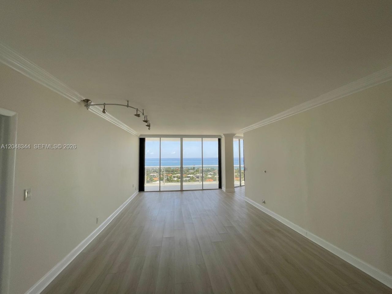 20281 E Country Club Dr, Unit 2104, Aventura, FL 33180 Photo