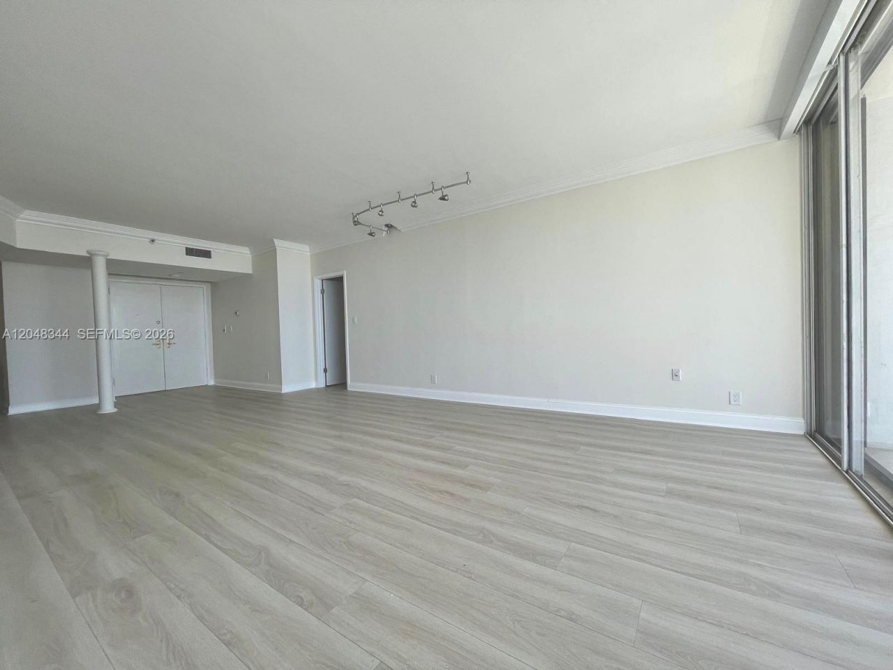 20281 E Country Club Dr, Unit 2104, Aventura, FL 33180 Photo