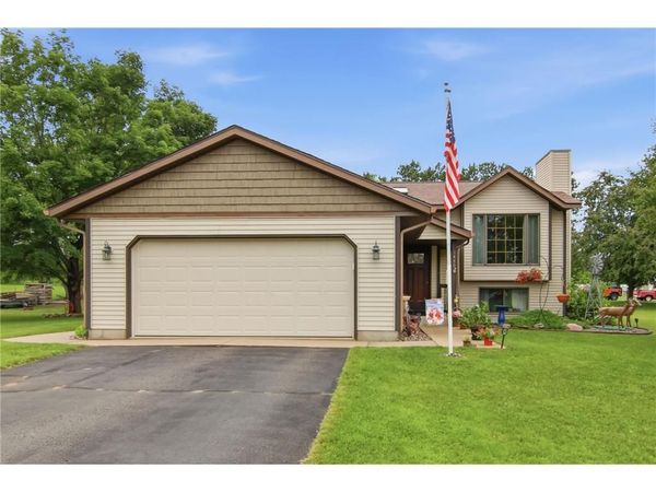 1440 Birchwood Lane, Eau Claire, WI 54703