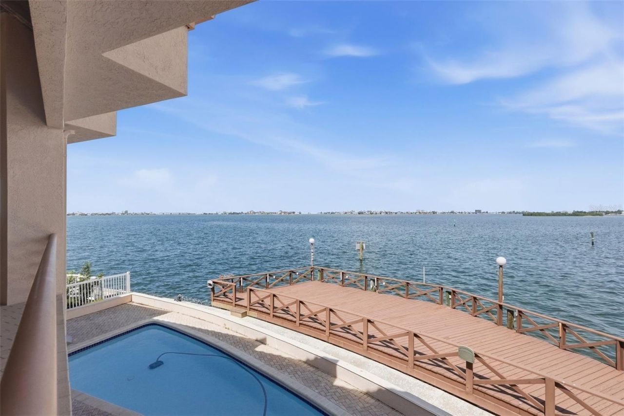 2869 Seabreeze Drive S, Gulfport, FL 33707 Photo