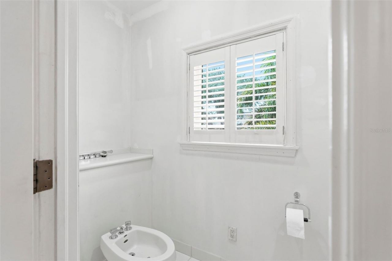 2869 Seabreeze Drive S, Gulfport, FL 33707 Photo