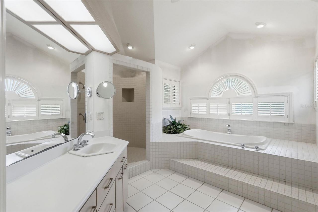 2869 Seabreeze Drive S, Gulfport, FL 33707 Photo