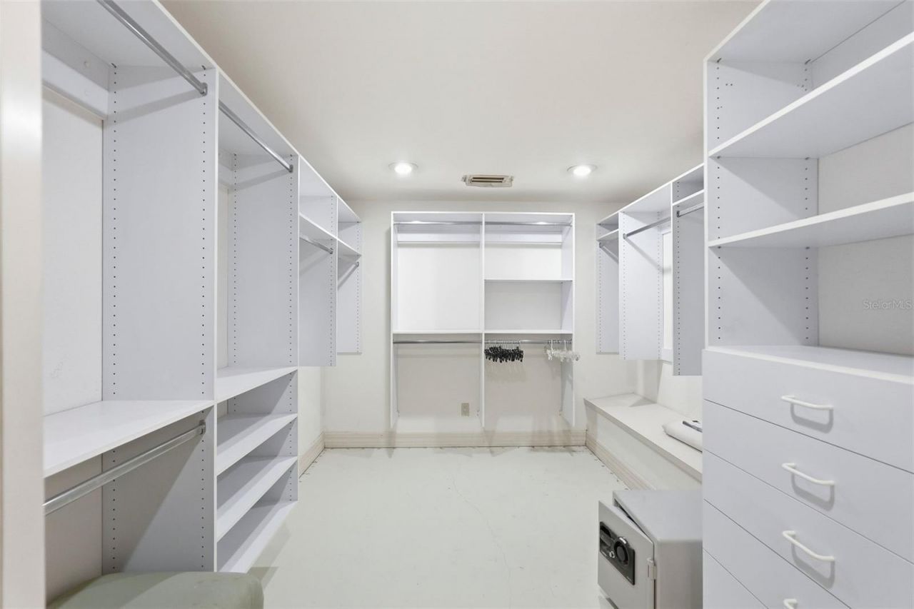 2869 Seabreeze Drive S, Gulfport, FL 33707 Photo