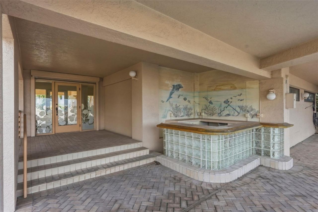 2869 Seabreeze Drive S, Gulfport, FL 33707 Photo