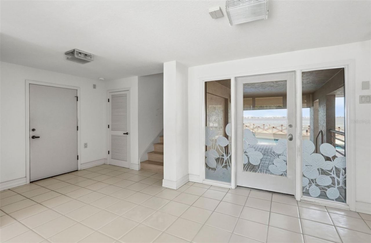 2869 Seabreeze Drive S, Gulfport, FL 33707 Photo