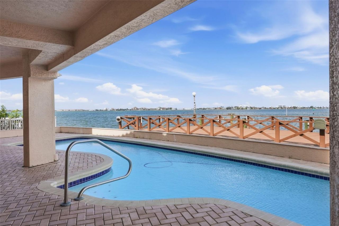 2869 Seabreeze Drive S, Gulfport, FL 33707 Photo