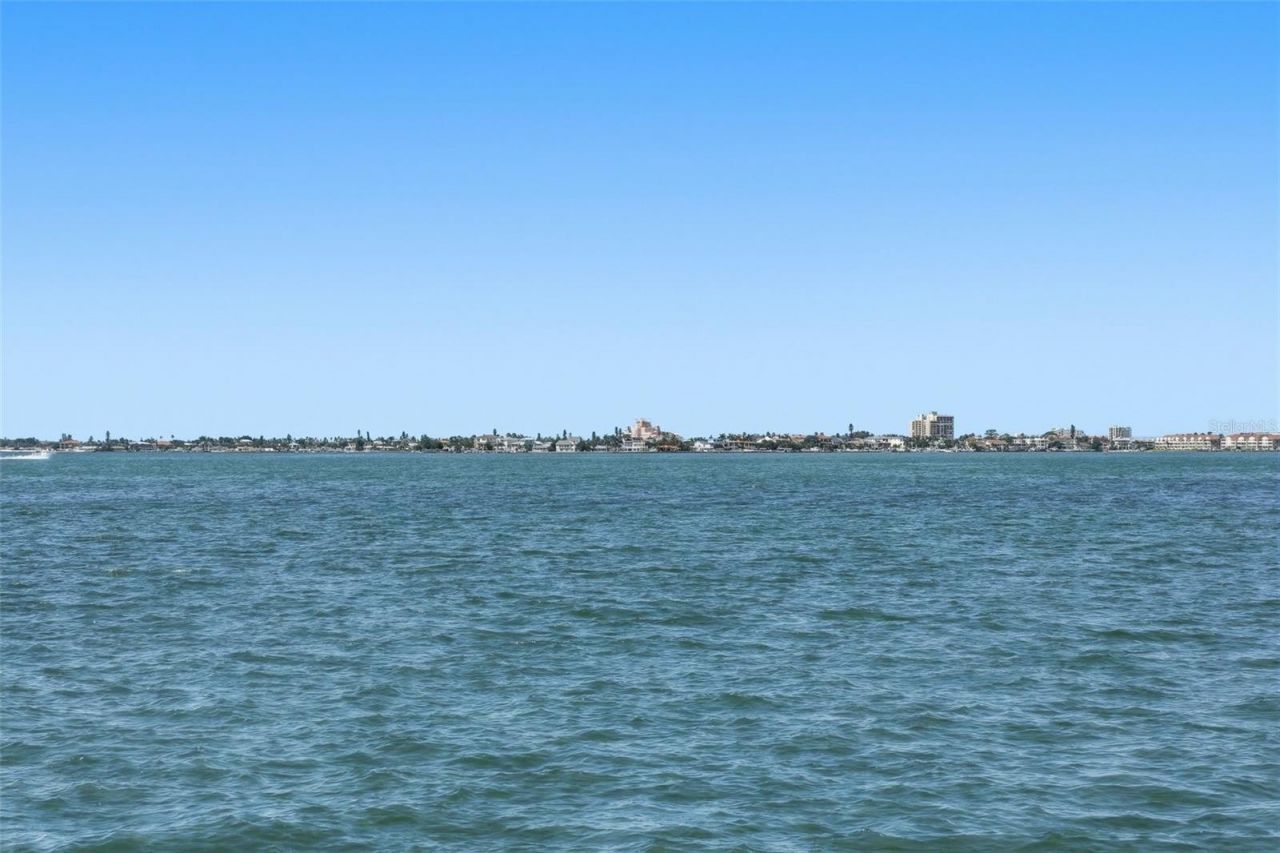 2869 Seabreeze Drive S, Saint Petersburg, FL 33707 Photo