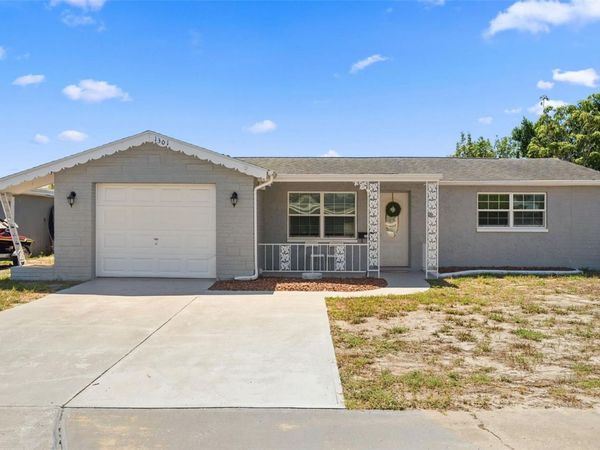 1301 VIKING DRIVE , HOLIDAY, FL 34691