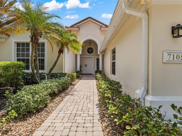 7105 VICTORIA CIRCLE, BRADENTON, FL 34201