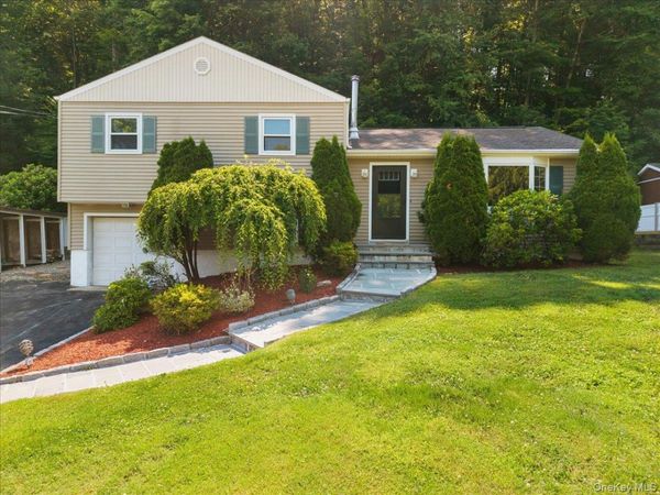 22 Knollwood Road , Cortlandt Manor, NY 10567