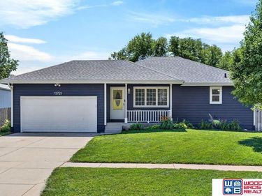 13721 Guildford Street, Waverly, NE 68462