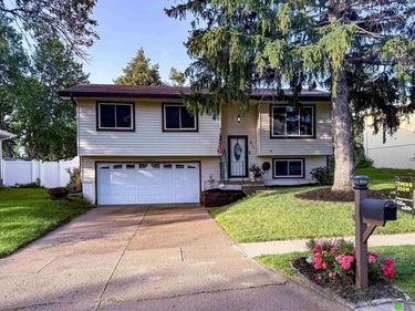 411 Sante Fe Trail, Lincoln, NE 68521